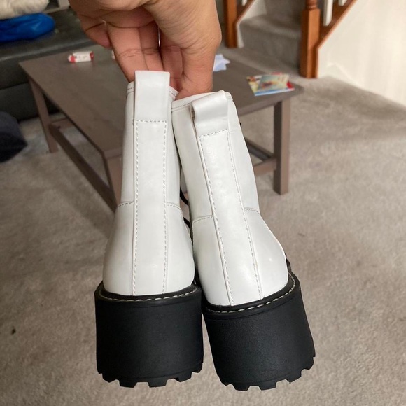 SHOES - Picture 4 of 5